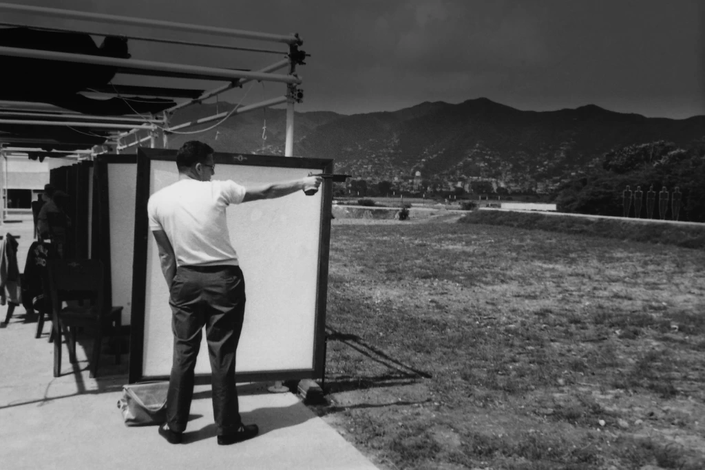 28_SMB_Pistolenschütze-WM-1954-Caracas_High_Res_RETOUSCHIERT_bearbeitet-mit-KI_website